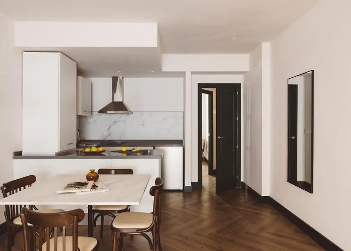 Honest Granada Apartments